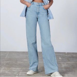 *SOLD* NWT ZARA FULL LENGTH JEANS